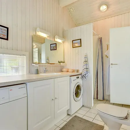 Thrond - 200m From The Sea By Interhome