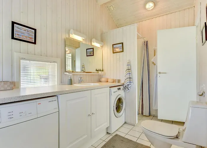 Thrond - 200m From The Sea By Interhome