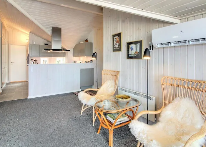 Thrond - 200m From The Sea By Interhome *